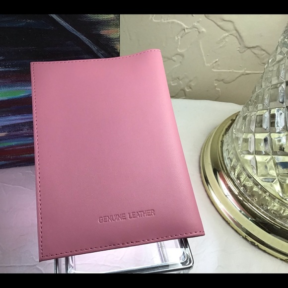 🛍️NWOT Leather “In Honor of Breast Cancer Awareness” Pass Port Wallet Case… - Picture 4 of 11